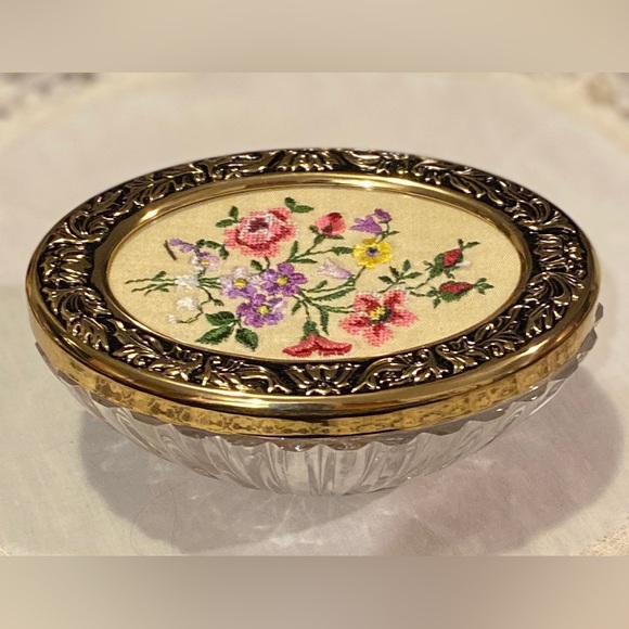 Vintage Powder/ Trinket Embroidery Glass Dish Great Condition - Picture 3 of 7